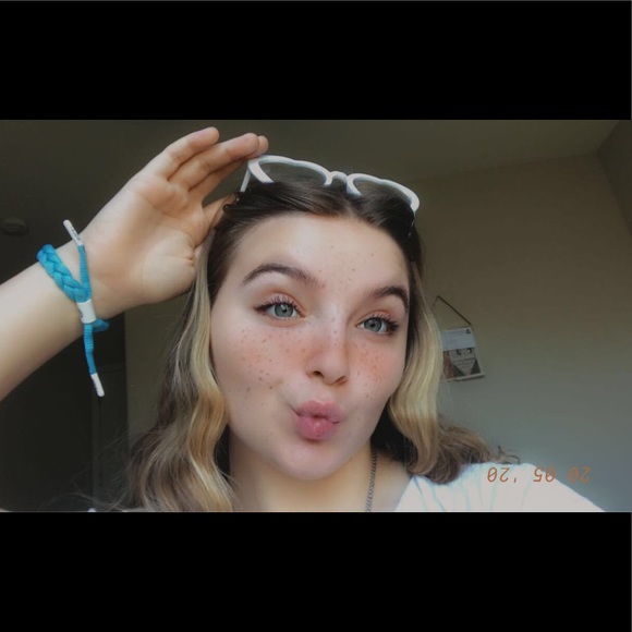 Meet your Posher, Taylor - Picture 1 of 1